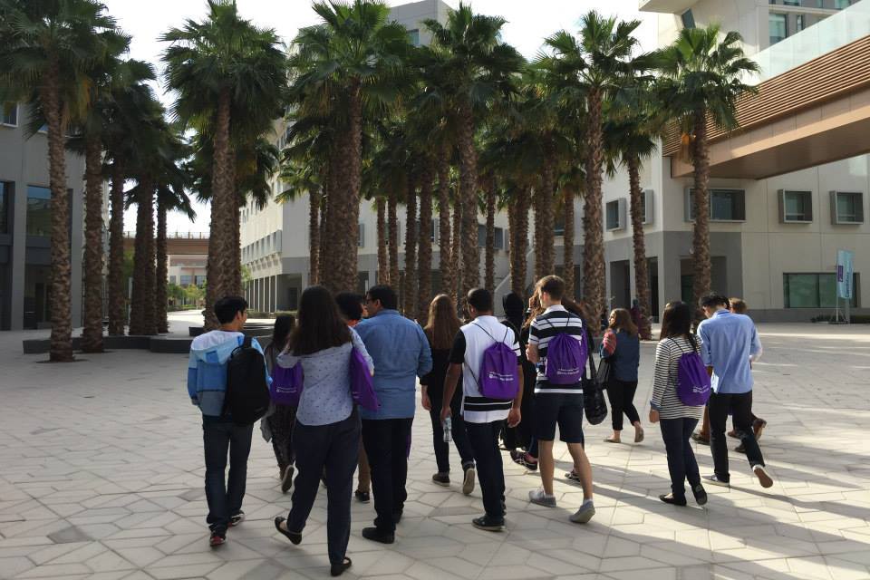 Candidates walk toward NYUAD Central Plaza during Candidate Weekend.