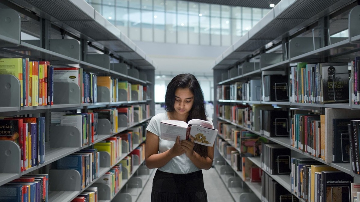 Student at the NYU Abu Dhabi Library 
