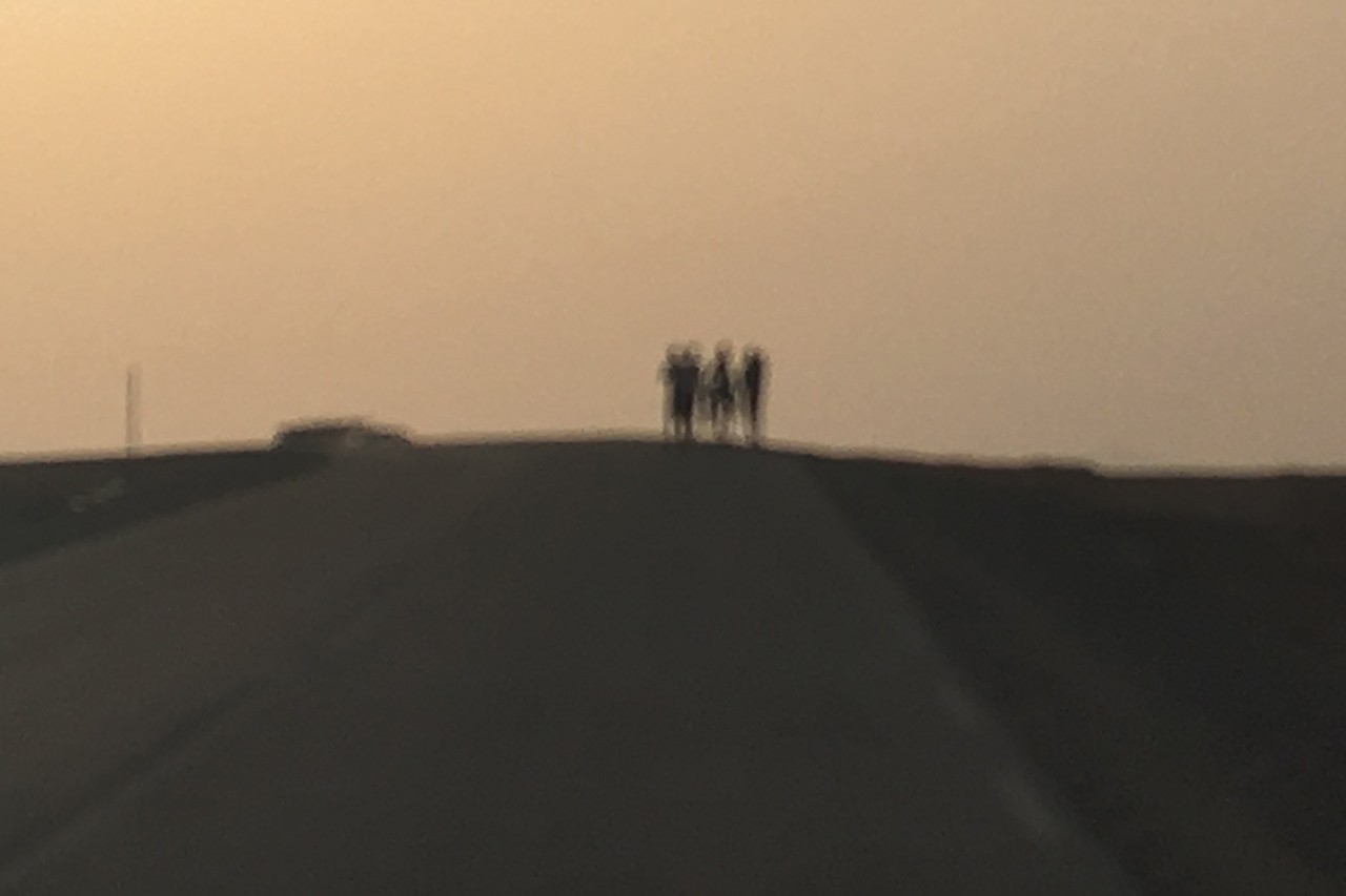 Ethiopian migrants walking toward Obock, Djibouti, June 2019 (photograph by Nathalie Peutz)