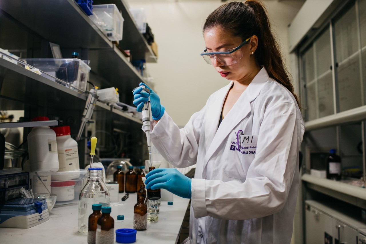 NYU Abu Dhabi science student working in a lab.