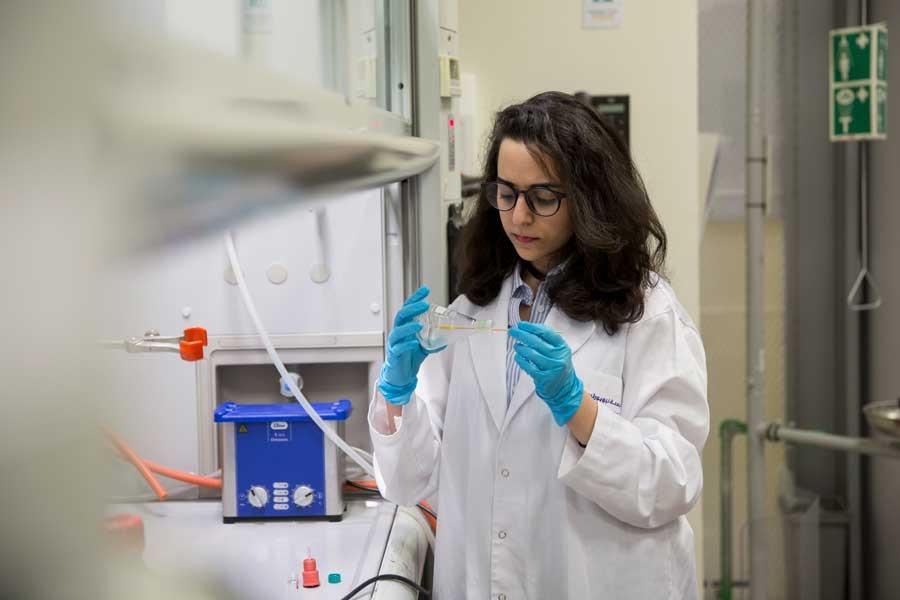 Marieh Handawi in the chemistry lab at NYU Abu Dhabi.