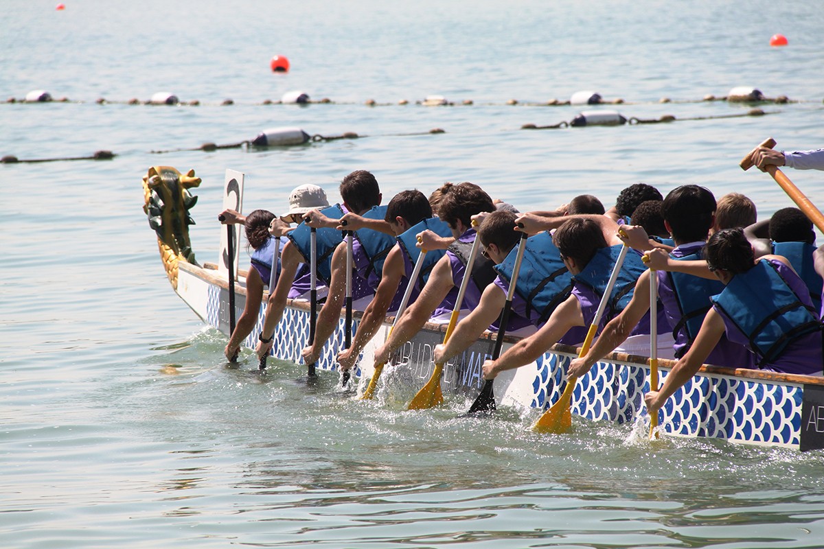 NYUAD dragon boat team