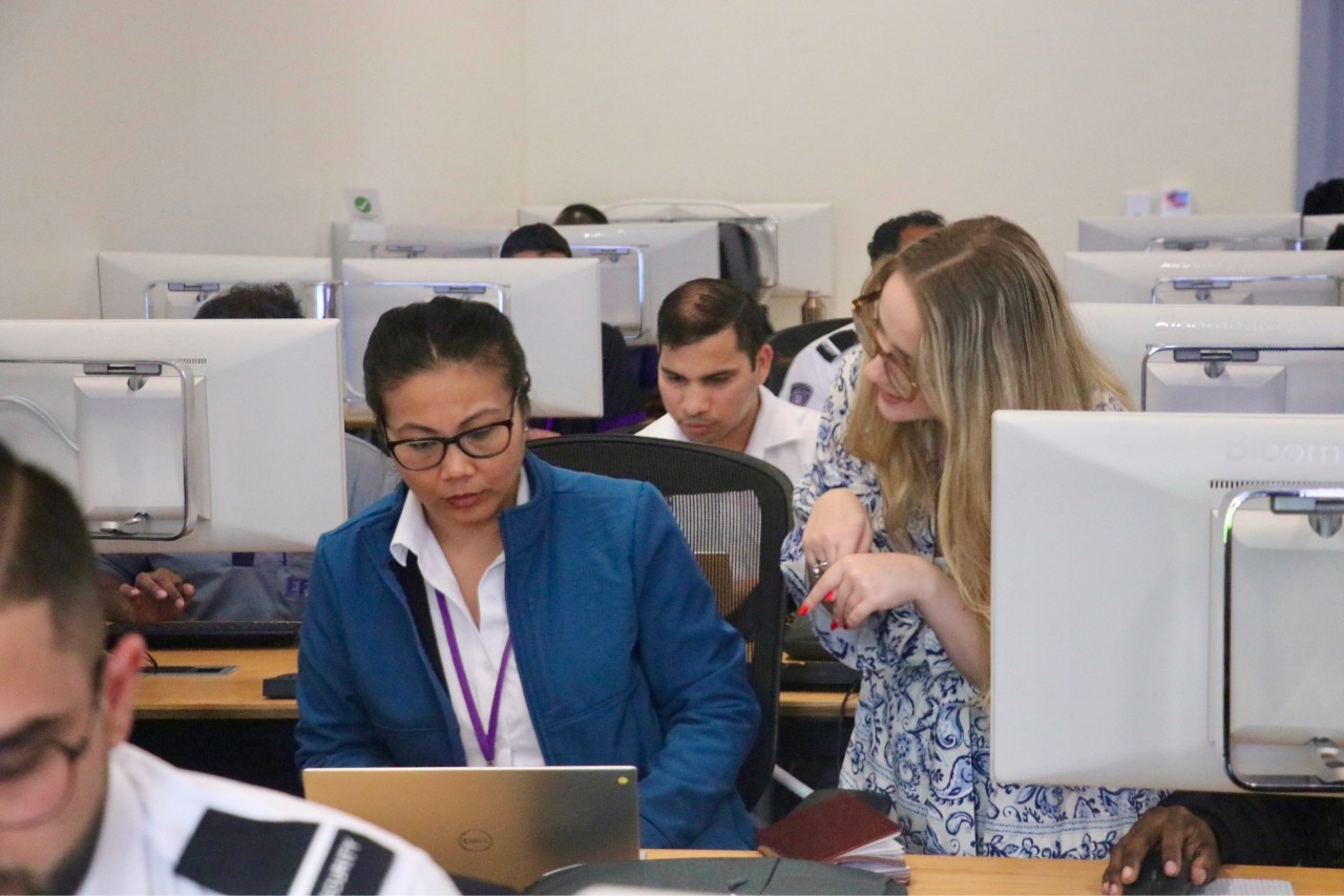 Francesca Antonone, NYUAD Class of 2024 helping out with a AI workshop class.