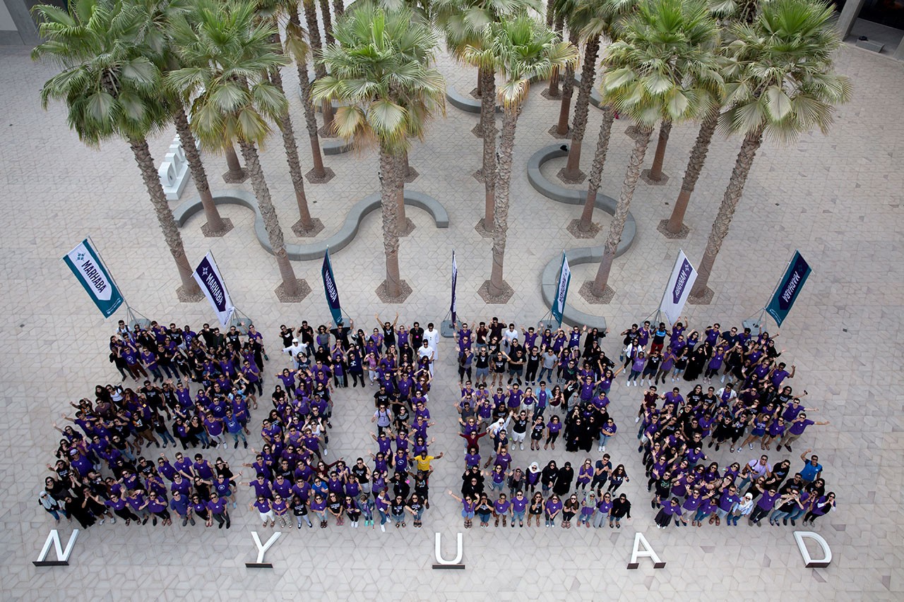 Aerial photo of NYUAD Class of 2022 forming the numbers 2022. 