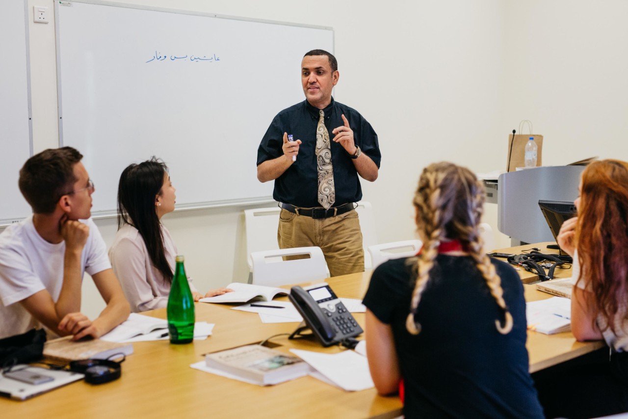 Lecturer Nasser Isleem instructs students in an Arabic language class at NYUAD.