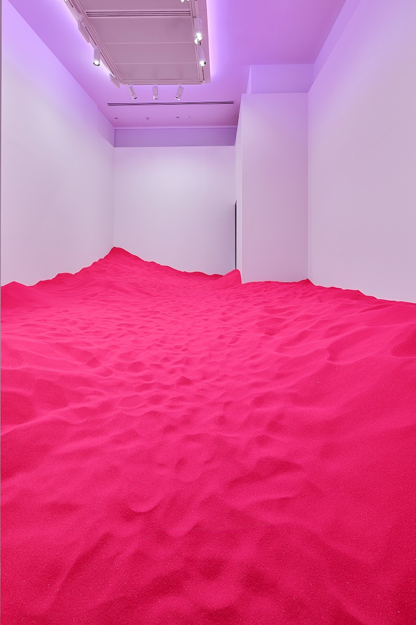 “A Comma, In Arabic” 2019| Jumairy. 20 tons synthetic sand, LED light, sensors, sound, custom program. Commissioned by NYU Abu Dhabi Art Gallery. Photography John Varghese