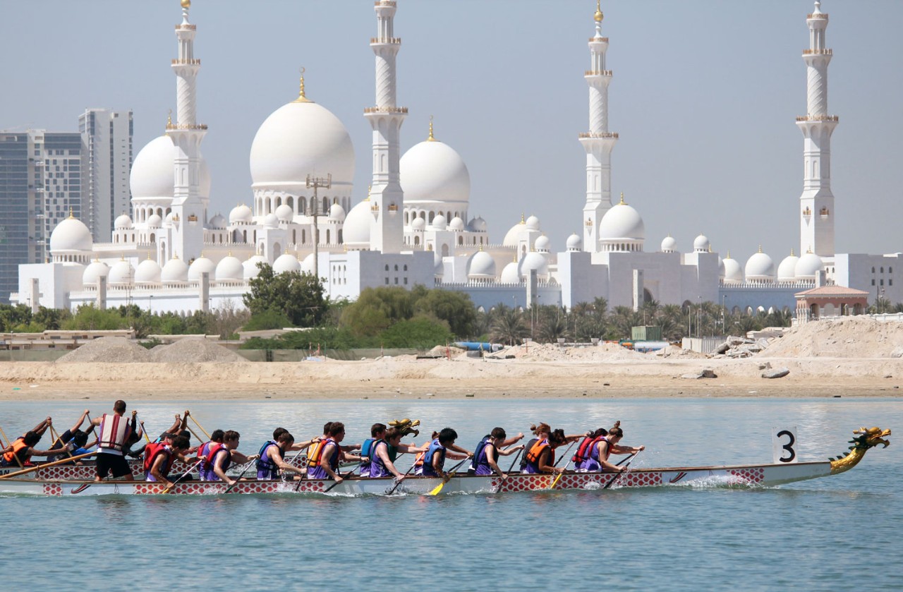The NYUAD Dragon Boat team participates in the first race of the season.