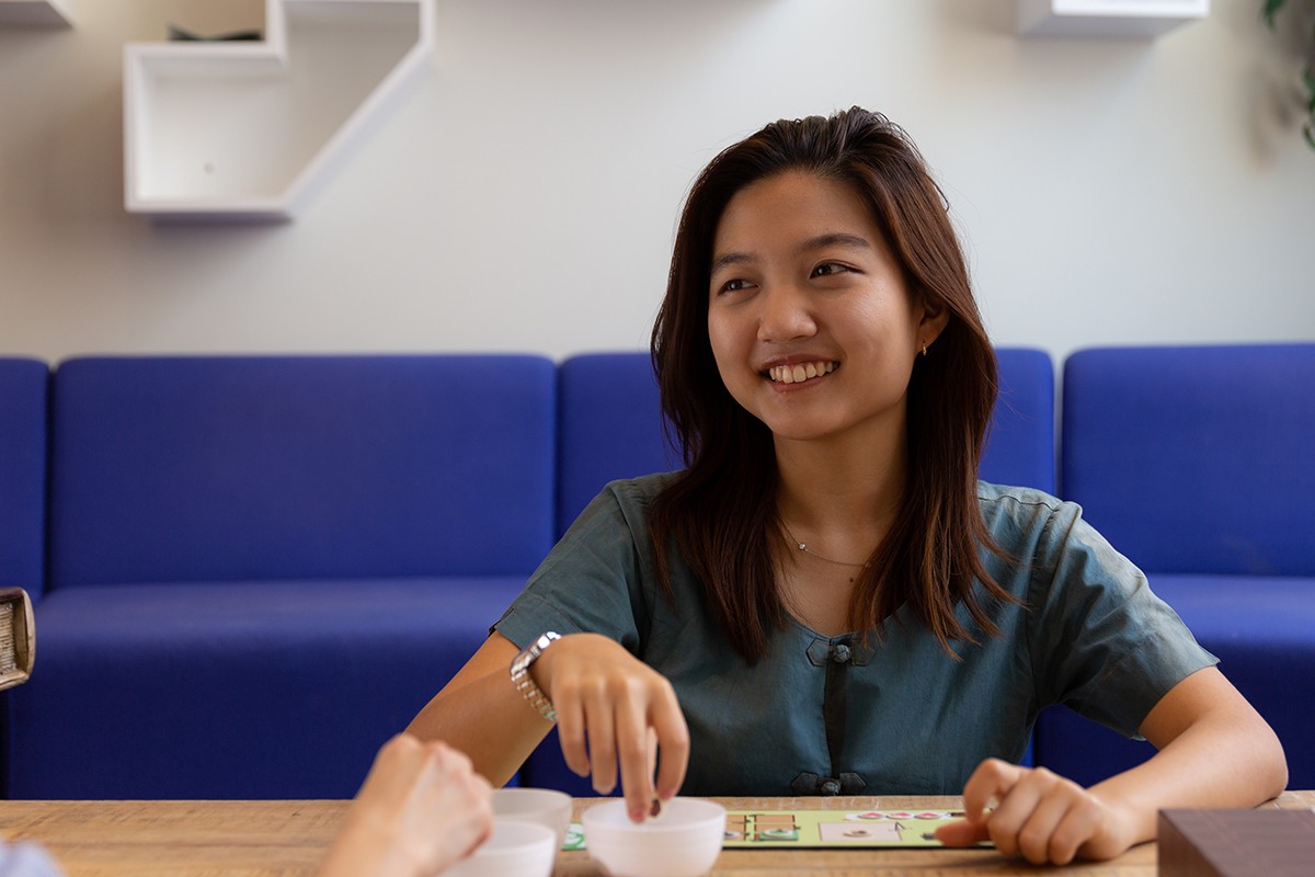 Shinyi Kang, NYUAD Class of 2022 with Cocoa, a board game she designed for her Capstone.