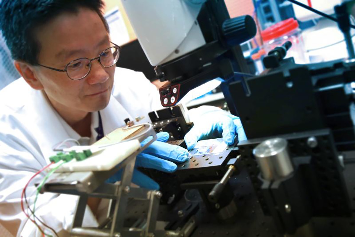 Rafael Song Al Jalil Foundation Grant Lab Image