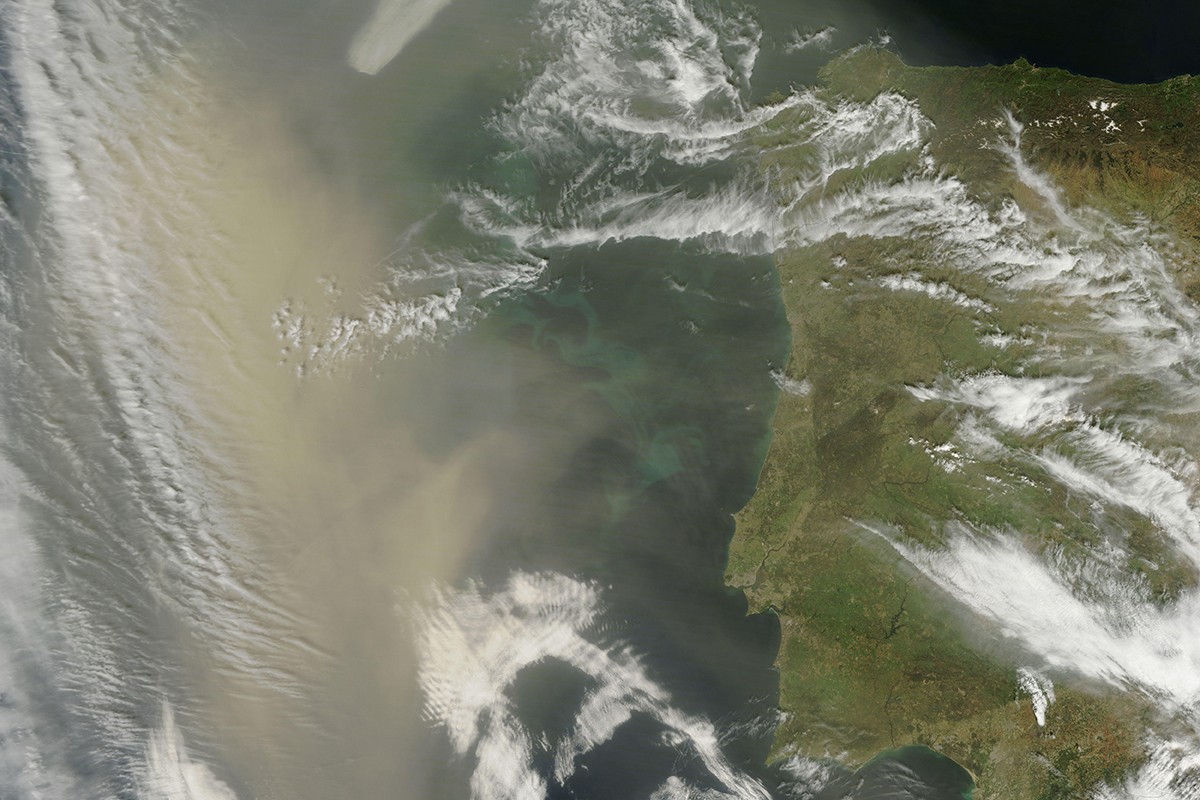 Dust moving toward Greenland