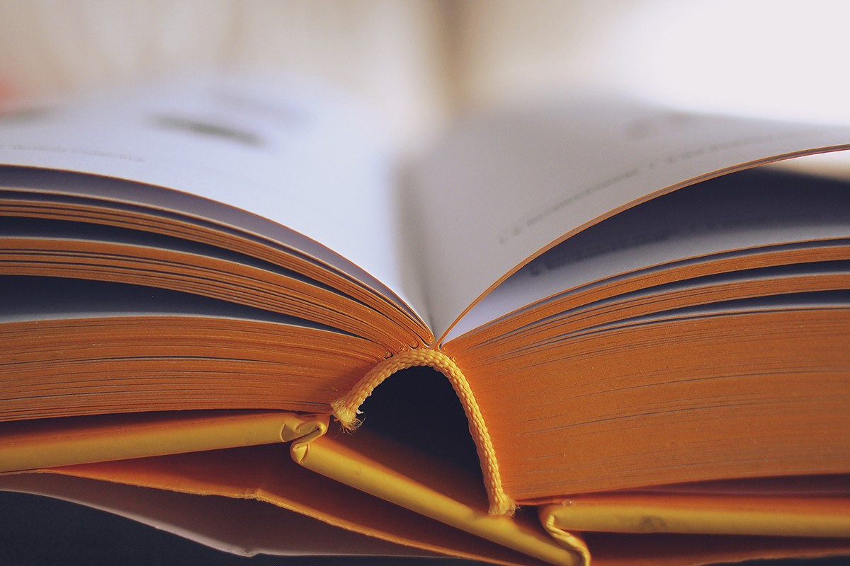 Simplification of Arabic Masterpieces for Extensive Reading