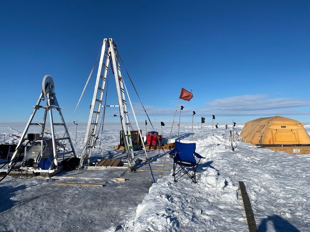 Hot waters drilled an access hole for deployment of turbulence device on Thwaites  Glacier